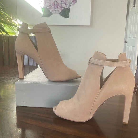 NEW Michael Kors Lawson Tan Suede Ankle Boot Size 10 - Picture 4 of 11